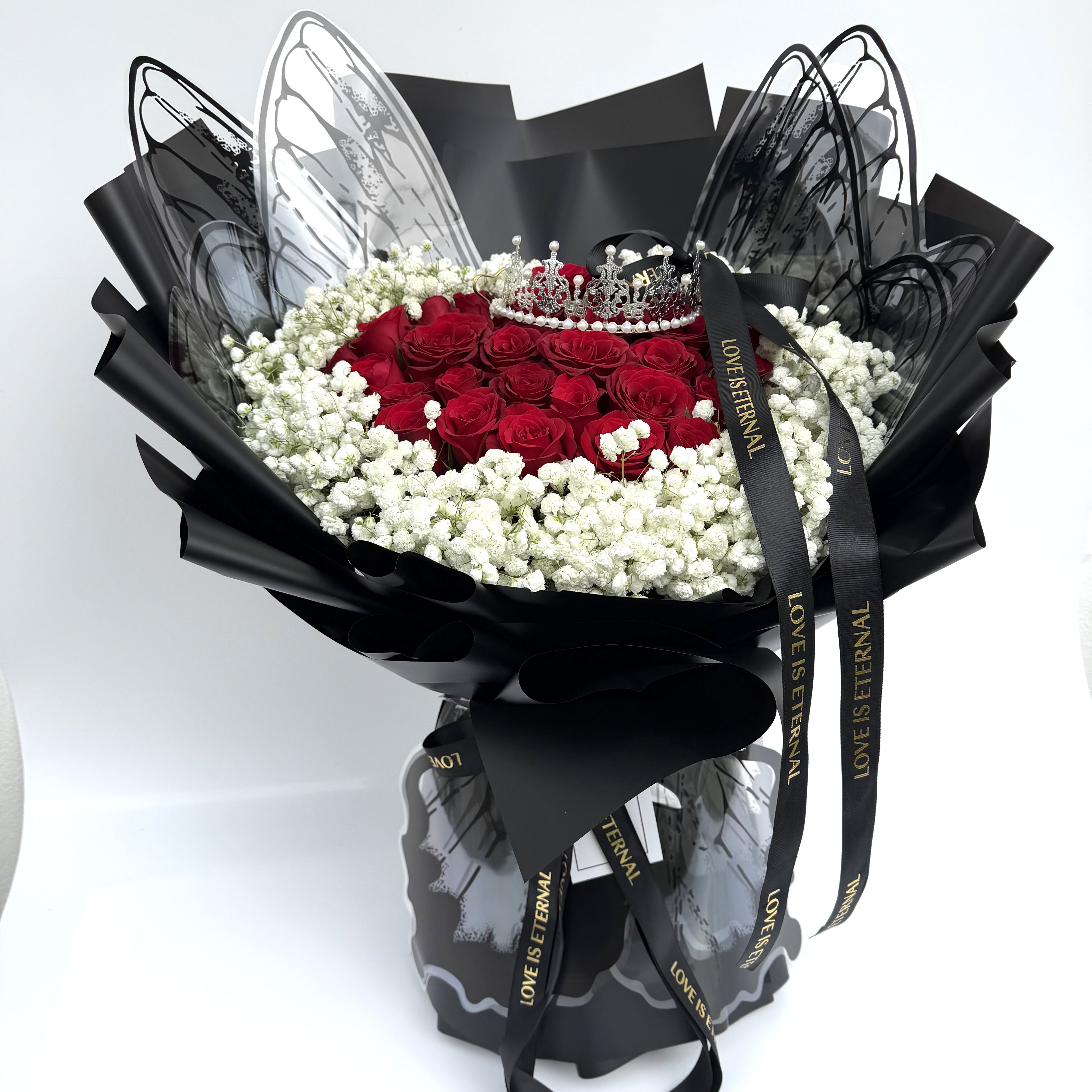 30 FRESH ROSES WITH ROUND BABYBREATH