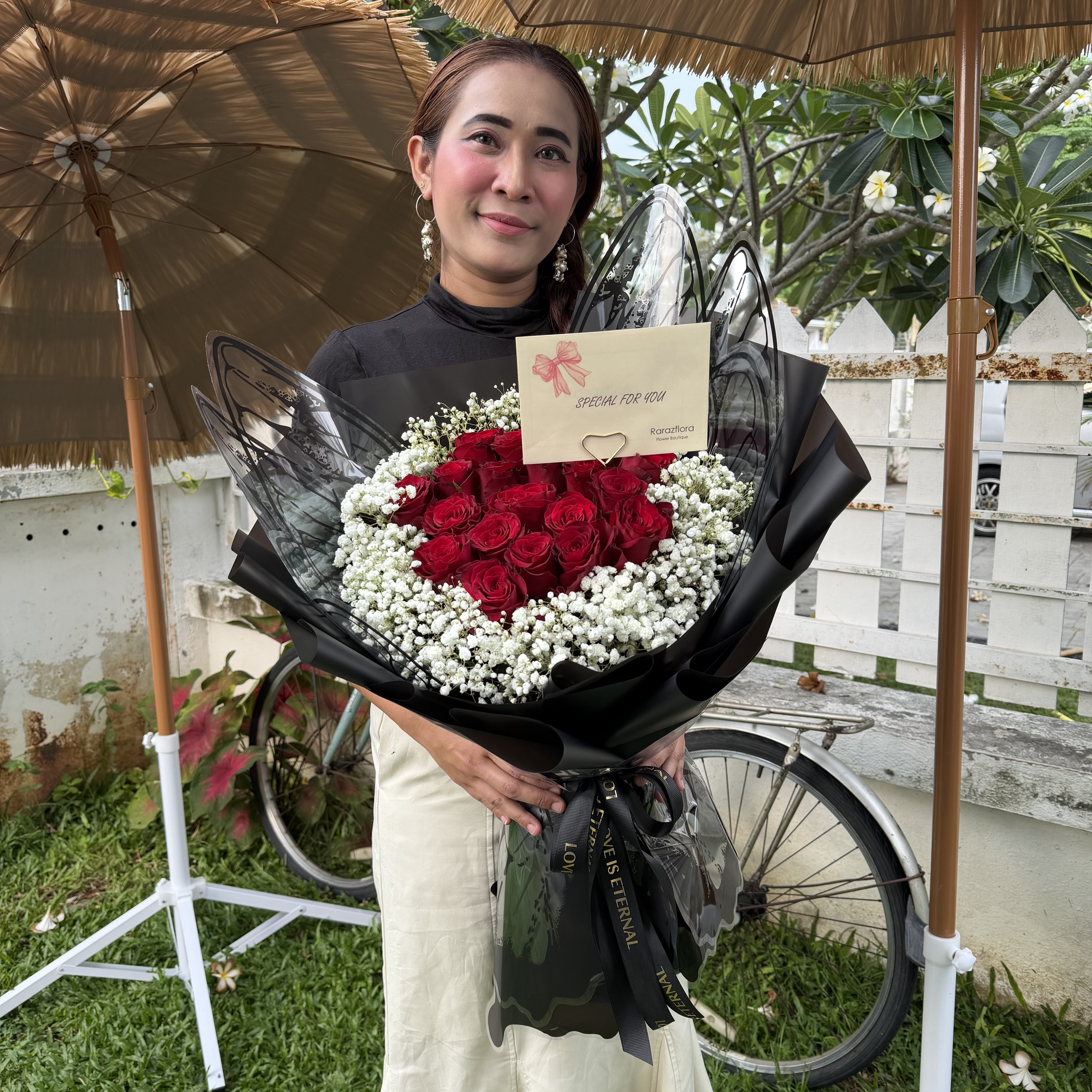 20 STALK FRESH ROSES + BABYBREATH WITH BUTERFLY