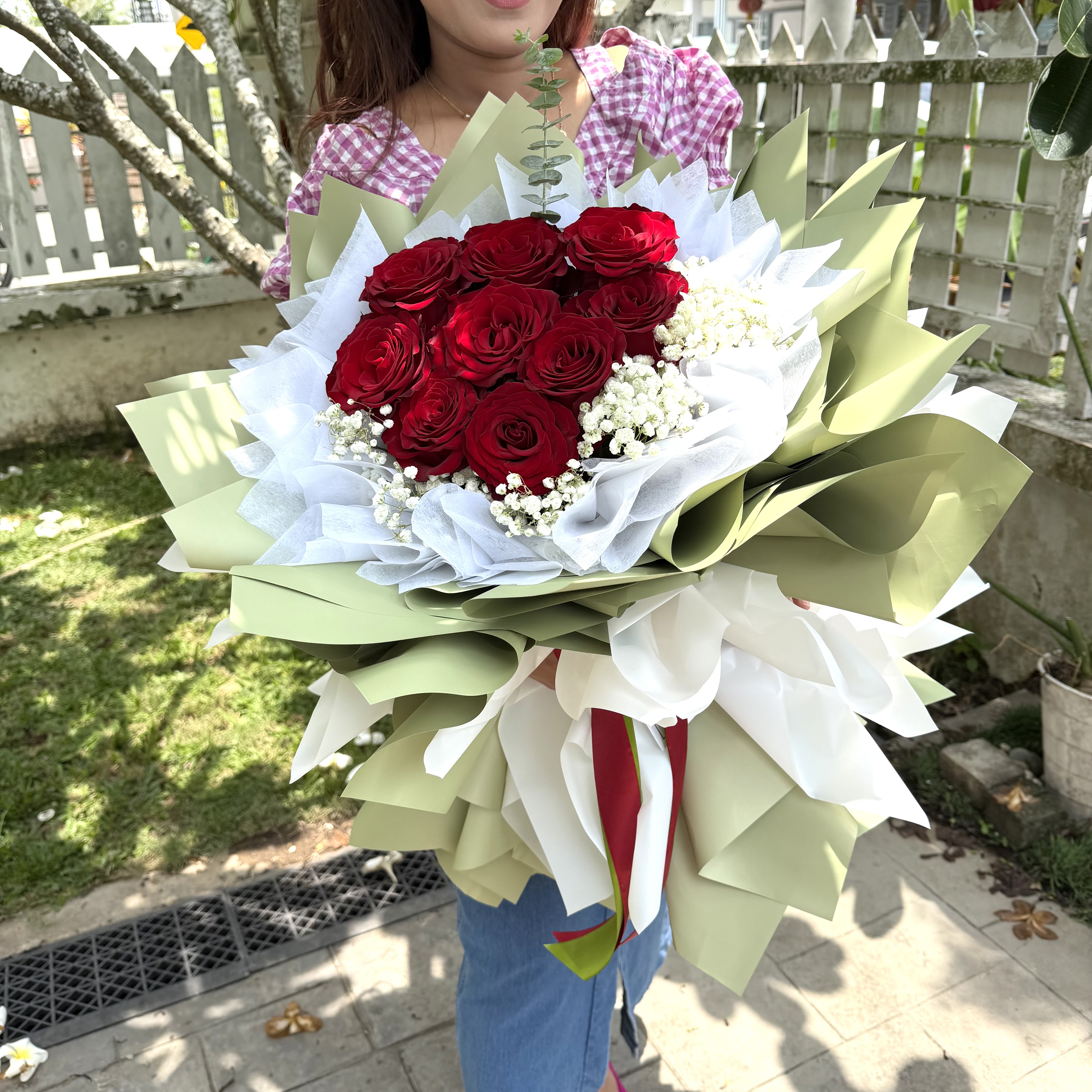 9 STALK FRESH ROSES AI
